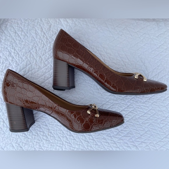 Like new brown heels! - Picture 2 of 7